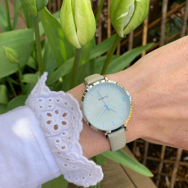 What Jewellery is best to wear to work?